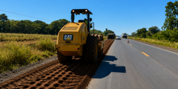 Way-112 inicia recuperação de acostamentos na BR-158