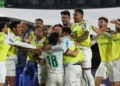 Com dois a mais, líder Palmeiras goleia Vitória no Barradão