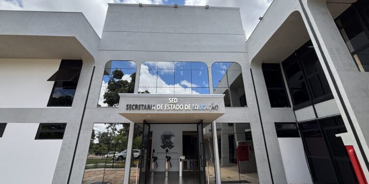 Magistério Estadual: Governador Eduardo Riedel autoriza megaconcurso público com 2 mil vagas para professores da SED