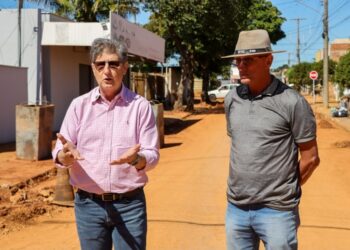 Fiscalização Ativa: Prefeito Walter Schlatter e secretário de Obras cobram agilidade em obras nas ruas Maringá e Turmalina