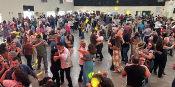 Integração Regional: Encontro da Terceira Idade reúne 14 caravanas de três estados em um domingo de celebração e lazer no Conviver