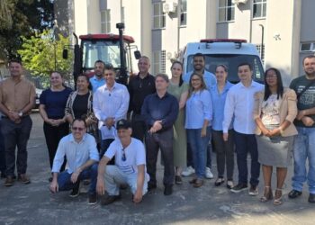 Prefeitura de Coxim investe R$ 490 mil em saúde e agricultura com entrega de trator e ambulância UTI