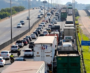 Caminhoneiros em alerta de paralisação nesta segunda para forçar votação da MP do Frete