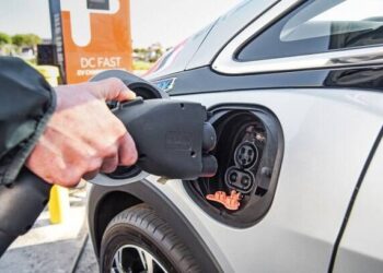 Lei de isenção do IPVA tramita na ALEMS e emplacamento de híbridos/elétricos chega a 244.992 mil veículos no 1º semestre no país