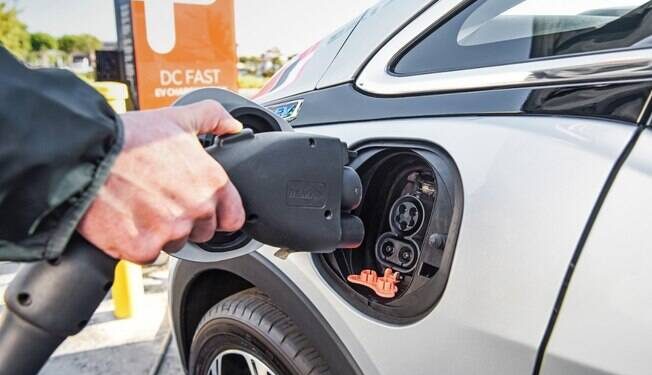 Lei de isenção do IPVA tramita na ALEMS e emplacamento de híbridos/elétricos chega a 244.992 mil veículos no 1º semestre no país