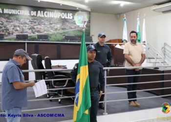 Polícia Militar participa de cerimônia de Juramento à Bandeira Nacional em Alcinópolis
