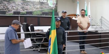 Polícia Militar participa de cerimônia de Juramento à Bandeira Nacional em Alcinópolis