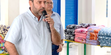 Prefeitura de Alcinópolis entrega cobertores a famílias em situação de vulnerabilidade