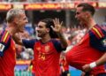 Espanha aproveita falha do goleiro, vence a Bélgica e vai pegar a França