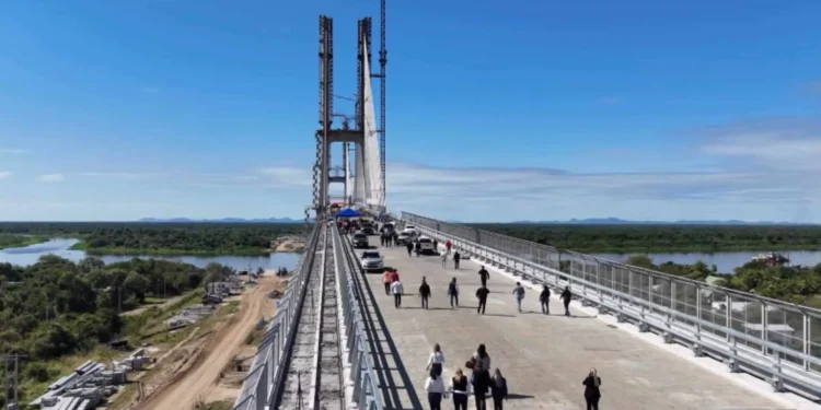‘Beijo’ fica pronto em MS e Brasil encontra Paraguai com Ponte da Rota Bioceânica