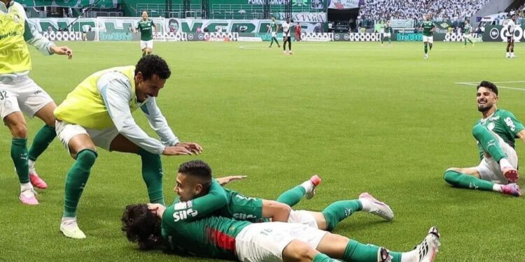 Palmeiras aplica goleada sobre o Vasco e amplia vantagem no topo da Série A