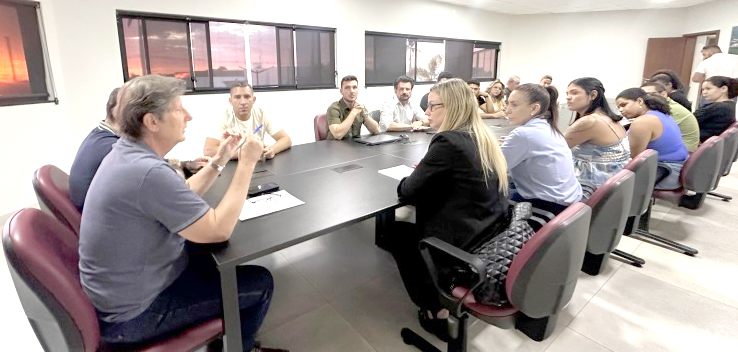 Prefeitura e Câmara se reúnem com famílias do Residencial Araras em Chapadão do Sul