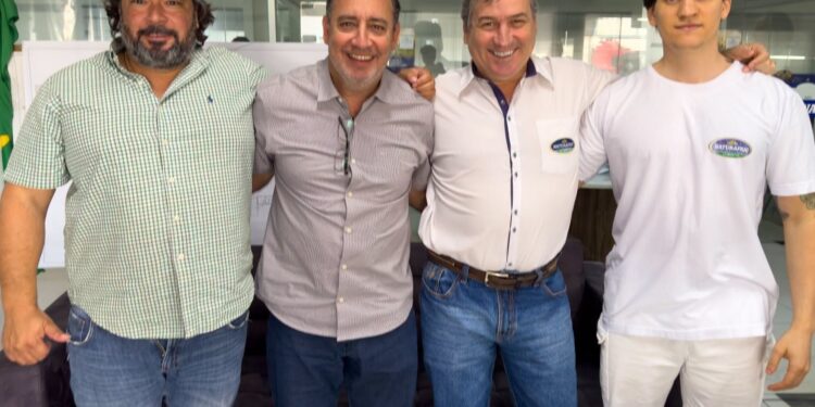 Odilon Ribeiro visita frigorífico em Rochedo e discute ações para fortalecer economia