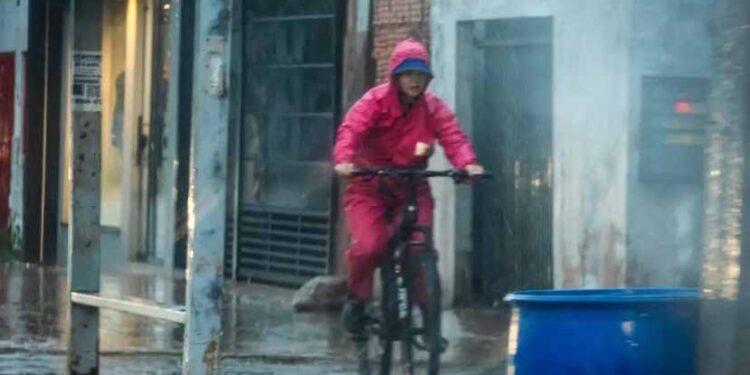 Ciclone extratropical traz granizo e ventos de até 150 km/h em MS