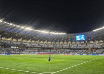 Cruzeiro recebe o Flamengo no Mineirão em busca de reabilitação e vaga no G-4 do Brasileirão