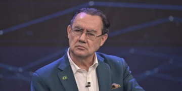 Salto de Augusto Cury nas redes sociais acende alerta entre adversários e causa suspeitas de engajamento artificial