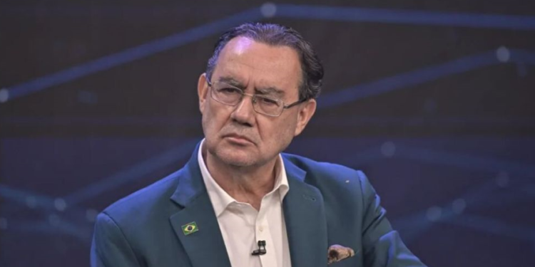 Salto de Augusto Cury nas redes sociais acende alerta entre adversários e causa suspeitas de engajamento artificial