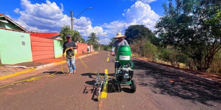 Prefeitura de Figueirão adquire nova máquina para reforçar sinalização e segurança viária