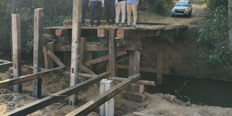 PARCERIA EXEMPLAR: Prefeitos de Costa Rica Cleverson Alves dos Santos e Alcinópolis Wellington Guimarães, unem forças e investem R$ 450 mil em ponte na divisa dos municípios