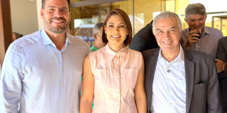Reinaldo participa de reunião com Flávio Bolsonaro e Michele no DF