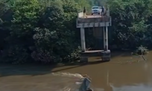 Motorista morre após caminhão cair de ponte sobre o Rio Taquari em Coxim