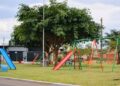 Infraestrutura e lazer: Prefeitura de Chapadão do Sul instala novos brinquedos na Praça da Rua Maranhão