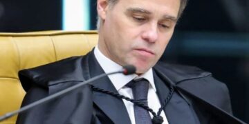 Mendonça pede sessão do STF sobre mensagens entre Vorcaro e Moraes