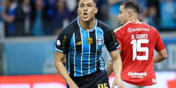 Grêmio faz três no Inter, despacha o rival e avança na Copa do Brasil