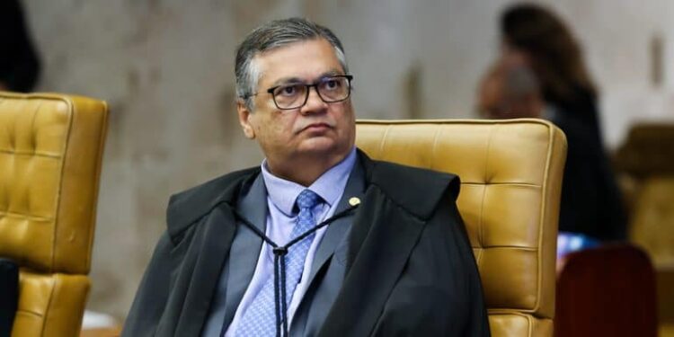 Ministro Flávio Dino anula afastamento e determina retorno imediato da cúpula da Polícia Federal