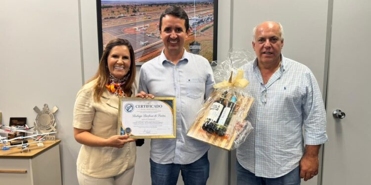 Associação Comercial reconhece prefeito Rodrigo Freitas por apoio à campanha do Dia dos Pais
