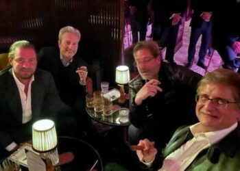 PF encontra foto de Gonet e Vorcaro fumando charuto juntos em Londres