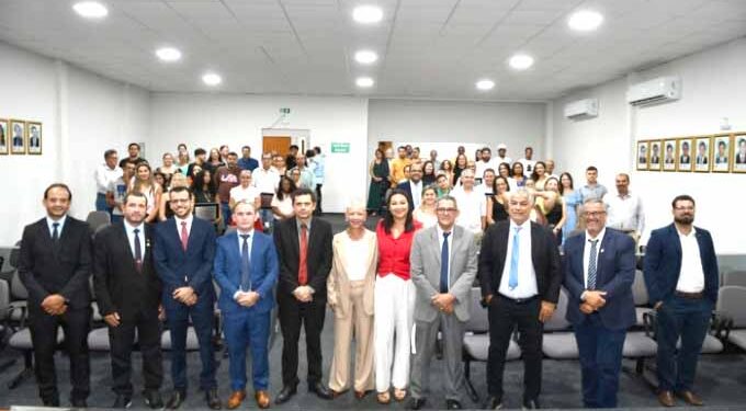 Câmara de Figueirão homenageia cidadãos que contribuíram com o município em sessão solene
