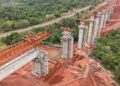 Arauco inicia instalação das vigas da ponte ferroviária sobre o córrego São Mateus, em Inocência (MS)