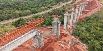Arauco inicia instalação das vigas da ponte ferroviária sobre o córrego São Mateus, em Inocência (MS) 