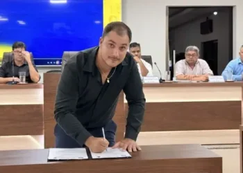 Infraestrutura e mobilidade: Presidente da Câmara solicita instalação de ponto de ônibus coberto no Jardim Buenos Aires II em Costa Rica
