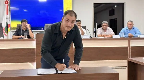 Infraestrutura e mobilidade: Presidente da Câmara solicita instalação de ponto de ônibus coberto no Jardim Buenos Aires II em Costa Rica