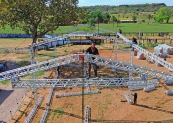 Empresas aceleram montagem da megaestrutura para o 5º Rodeio Fest de Figueirão