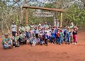 Alunos participam de atividade de educação ambiental na Serra do Bom Jardim, em Alcinópolis
