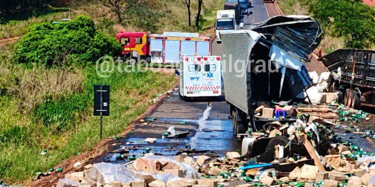 COLISÃO entre carretas deixa duas vítimas fatais na BR-158 entre Aparecida do Taboado e Paranaíba