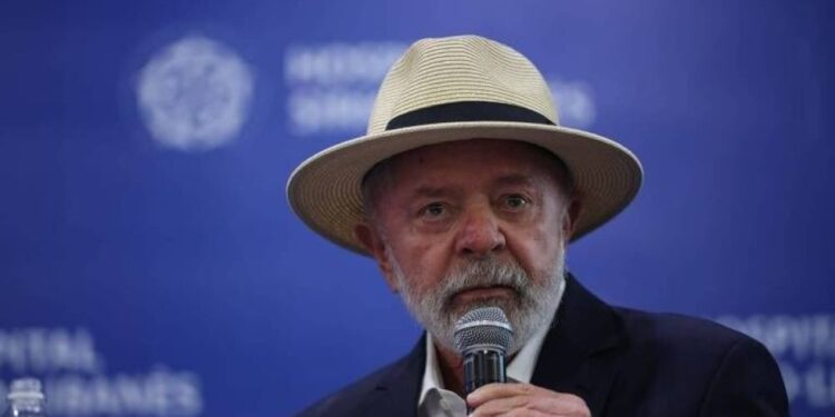 Campanha de Lula espalha fake news sobre “fim do voto feminino”