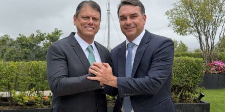 Republicanos anuncia apoio a Flávio Bolsonaro no segundo turno