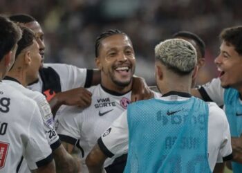 Botafogo perde para o Vasco e Corinthians chega à sétima derrota seguida no Brasileirão