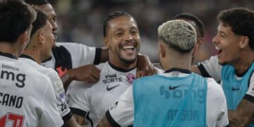 Botafogo perde para o Vasco e Corinthians chega à sétima derrota seguida no Brasileirão