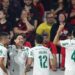 Palmeiras vence Athletico-PR e assume liderança do Brasileirão