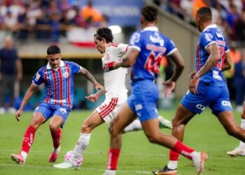 Flamengo vence o Bahia por 3 a 0 e retoma a liderança do Brasileirão