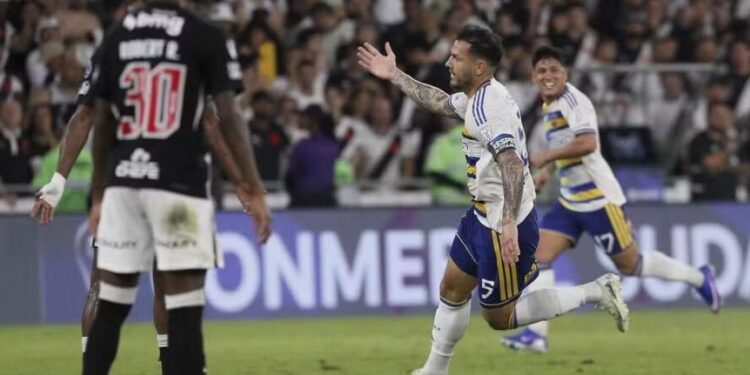 Vasco sofre gol no fim, perde para o Boca e se despede da Sul-Americana