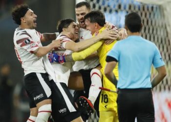 Flamengo perde três pênaltis, cai diante do Estudiantes e está fora da Libertadores