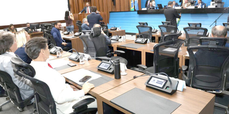 ALEMS vota projetos sobre violência contra mulheres, festas e obras em rodovias