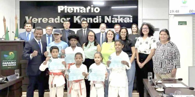 Câmara de Paraíso das Águas homenageia atletas do karatê e debate projetos importantes durante a 37ª Sessão Ordinária