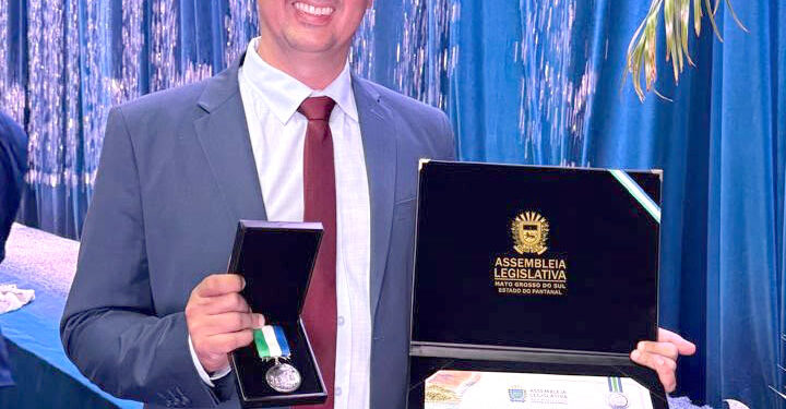 Prefeito Rodrigo Freitas recebe Comenda do Mérito Legislativo em solenidade da Assembleia Legislativa de MS